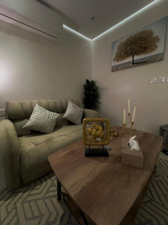 استديو مع جلسة خارجية بدخول ذكي Villa Riyadh Exterior photo